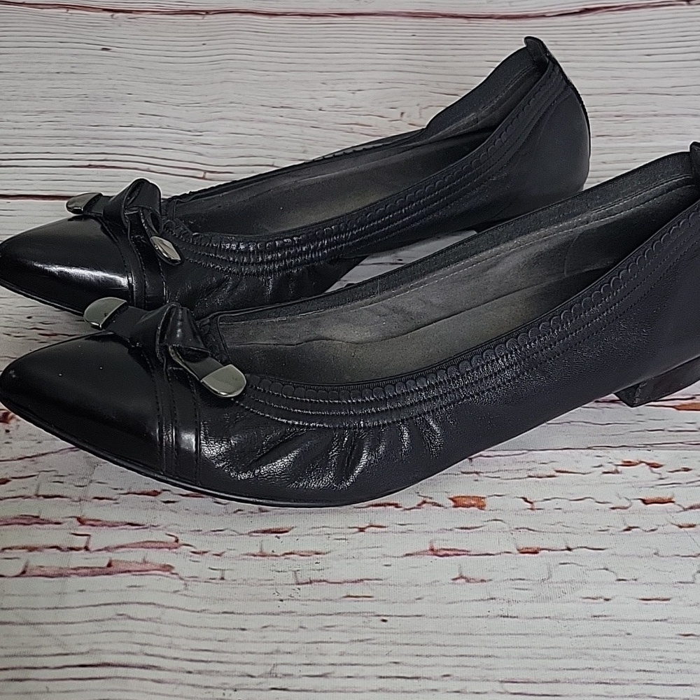 STUART WEITZMAN Elegant Black Leather Women's Flats Size 8